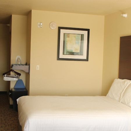 Cobblestone Hotel&Suites - Devils Lake Extérieur photo