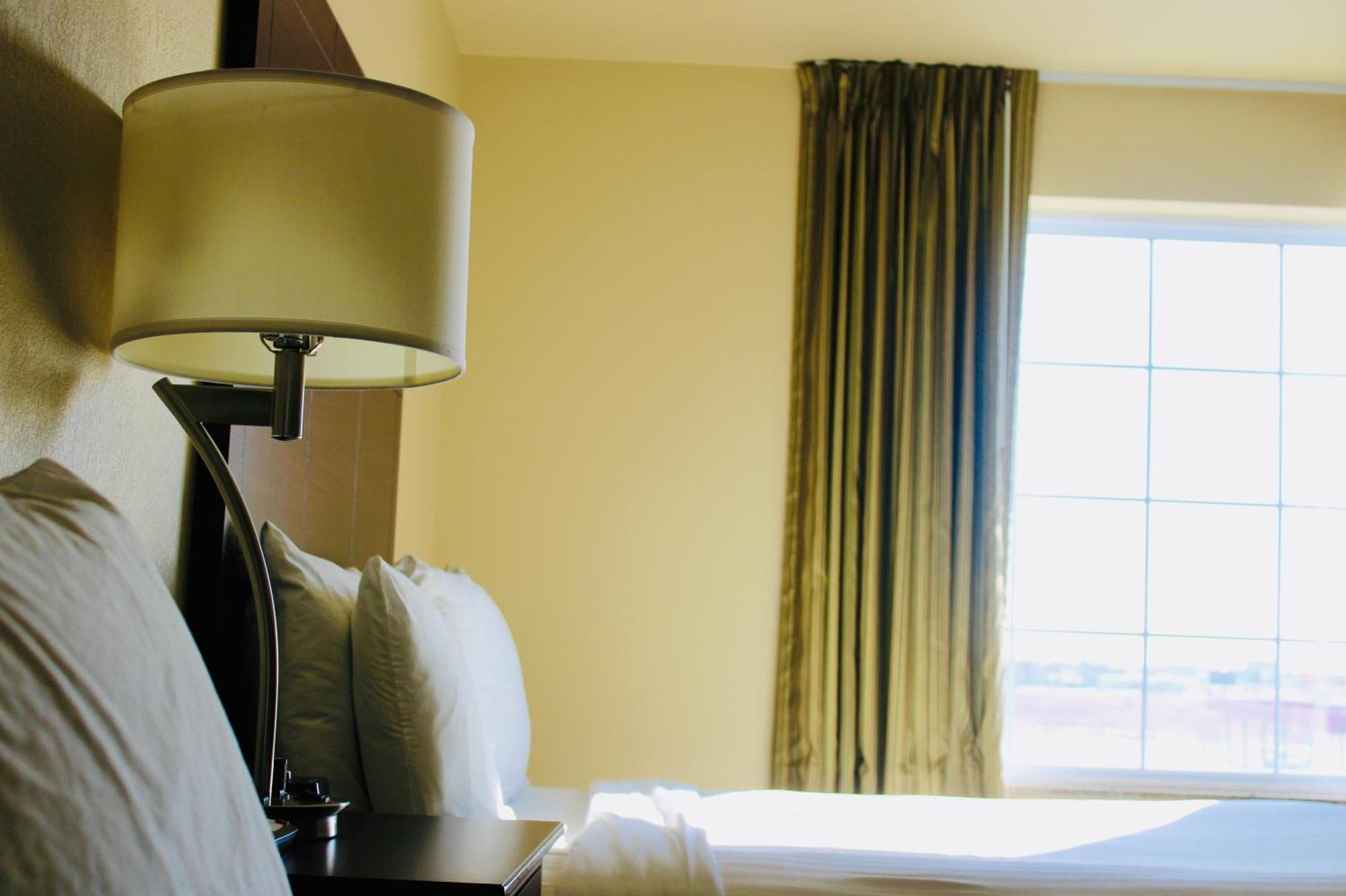 Cobblestone Hotel&Suites - Devils Lake Extérieur photo