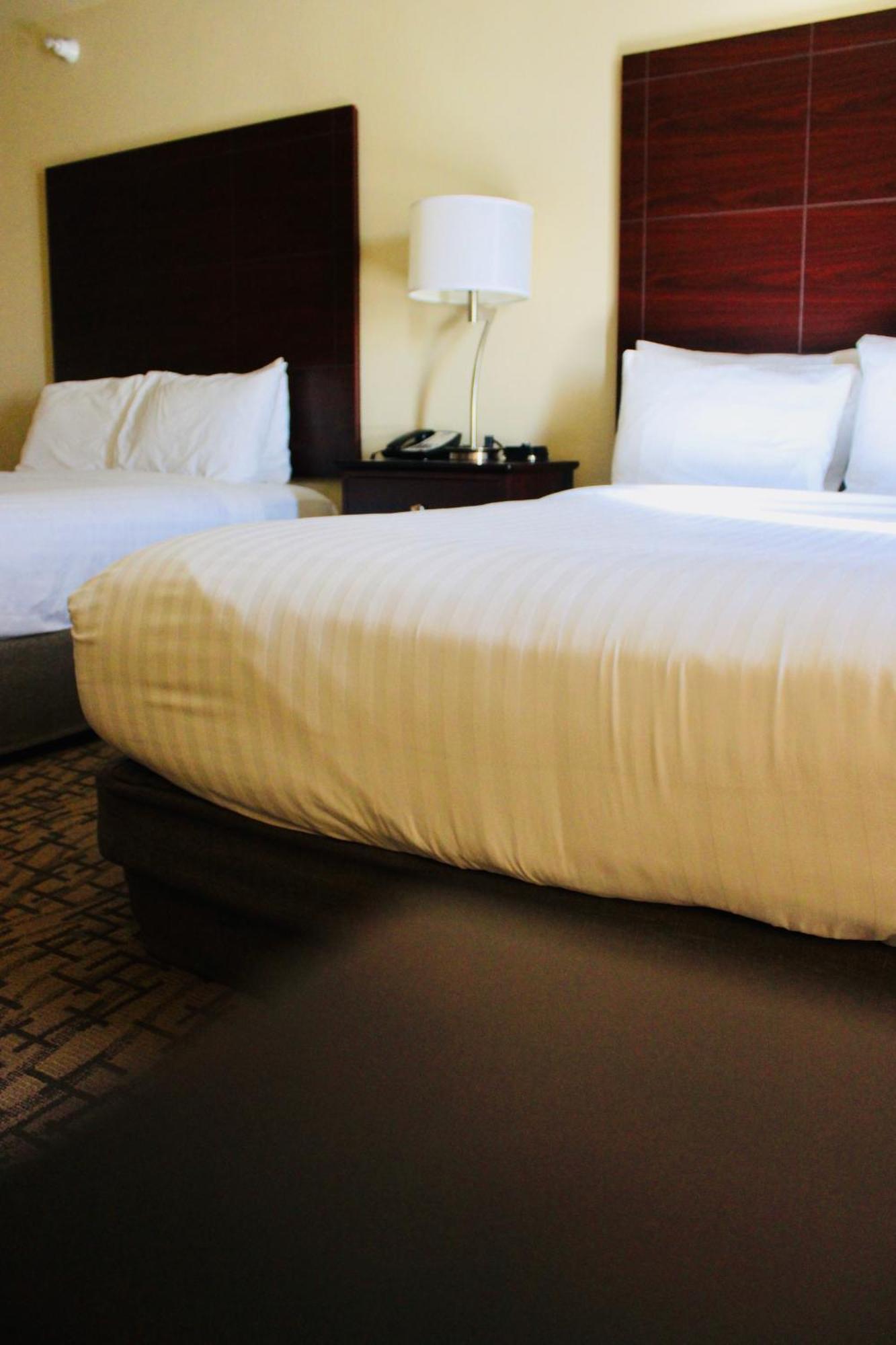 Cobblestone Hotel&Suites - Devils Lake Extérieur photo