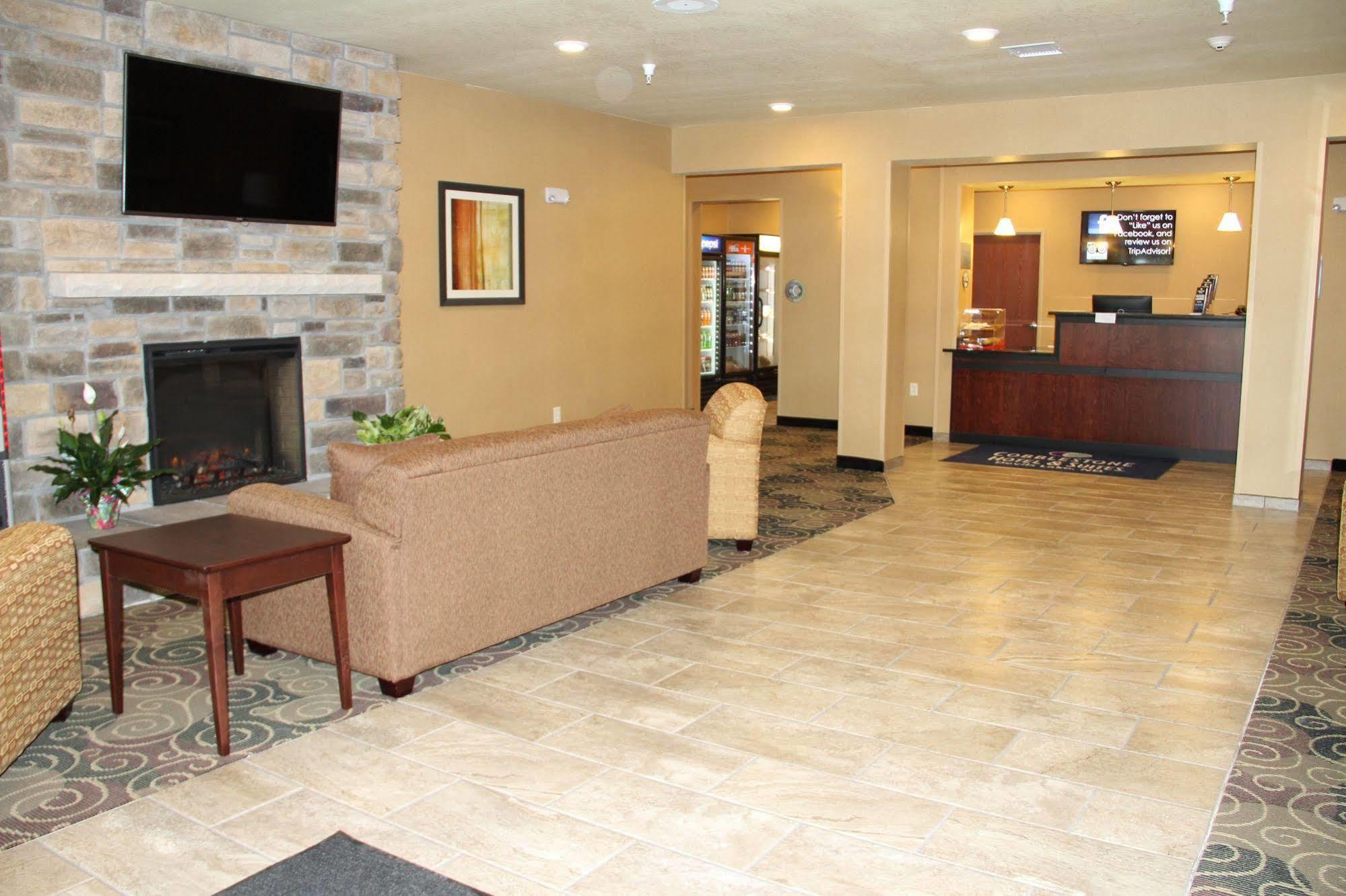 Cobblestone Hotel&Suites - Devils Lake Extérieur photo