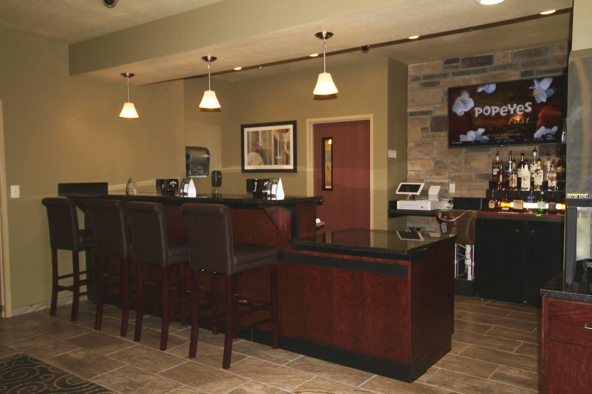 Cobblestone Hotel&Suites - Devils Lake Extérieur photo