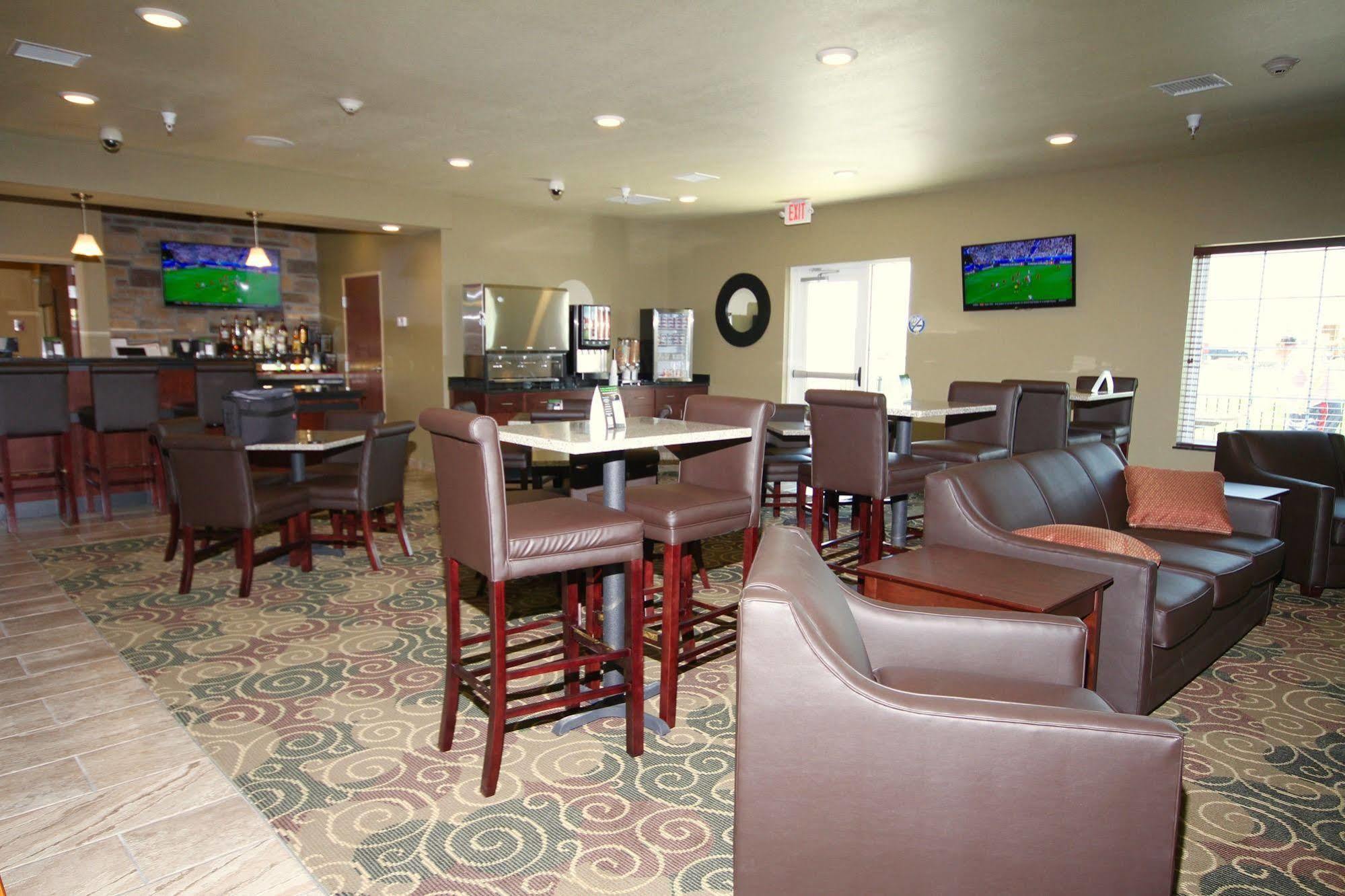 Cobblestone Hotel&Suites - Devils Lake Extérieur photo